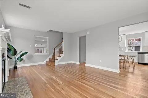 Living - 803 Malcolm Dr, Silver Spring, MD 20901 photo 5 of 7