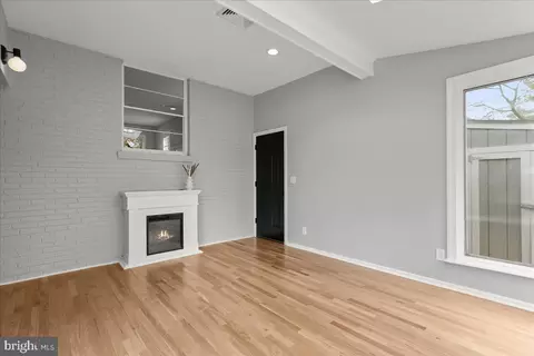 Living - 803 Malcolm Dr, Silver Spring, MD 20901 photo 7 of 7