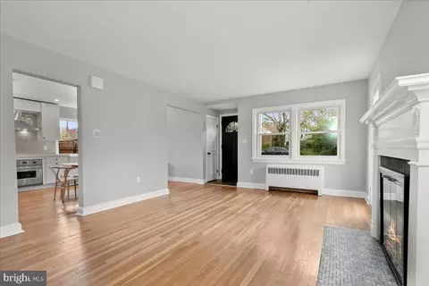 Living - 803 Malcolm Dr, Silver Spring, MD 20901 photo 3 of 7