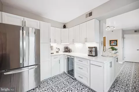 Kitchen - 15100 Interlachen Dr #4-526, Silver Spring, MD 20906 photo 4 of 6