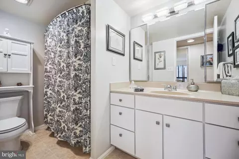 Bath - 15100 Interlachen Dr #4-526, Silver Spring, MD 20906 photo 1 of 3