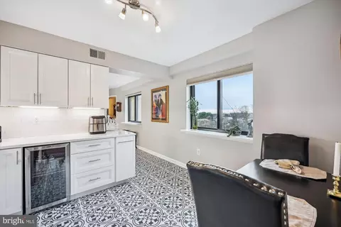 Kitchen - 15100 Interlachen Dr #4-526, Silver Spring, MD 20906 photo 5 of 6