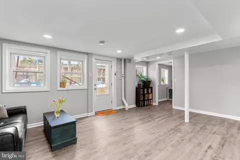 Living - 609 Perth Pl, Silver Spring, MD 20901 photo 2 of 2