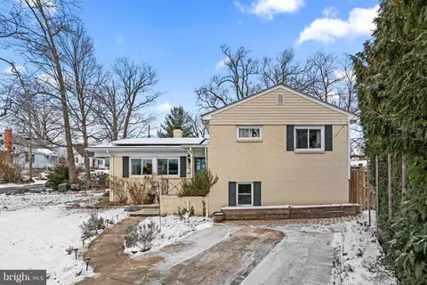 Exterior - 609 Perth Pl, Silver Spring, MD 20901 photo 2 of 11