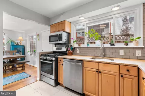 Kitchen - 609 Perth Pl, Silver Spring, MD 20901 photo 4 of 5