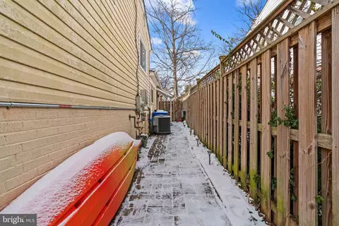 Exterior - 609 Perth Pl, Silver Spring, MD 20901 photo 7 of 11