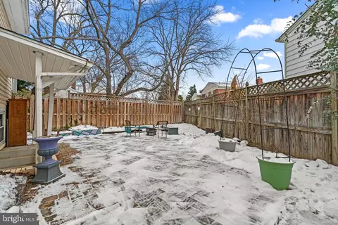 Exterior - 609 Perth Pl, Silver Spring, MD 20901 photo 8 of 11