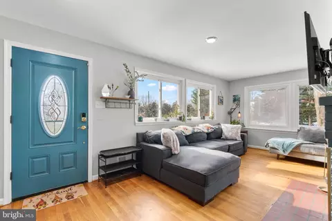 Entry Way - 609 Perth Pl, Silver Spring, MD 20901 photo 1 of 5