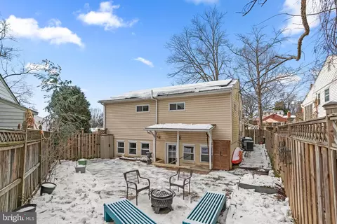 Exterior - 609 Perth Pl, Silver Spring, MD 20901 photo 6 of 11