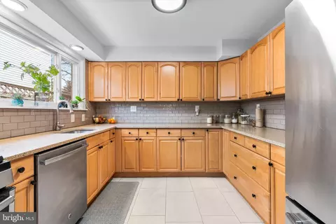 Kitchen - 609 Perth Pl, Silver Spring, MD 20901 photo 2 of 5