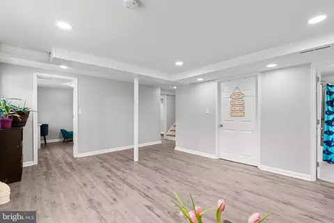 Entry Way - 609 Perth Pl, Silver Spring, MD 20901 photo 4 of 5