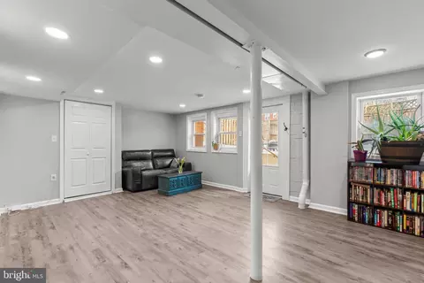 Entry Way - 609 Perth Pl, Silver Spring, MD 20901 photo 3 of 5