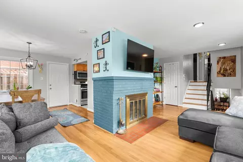 Entry Way - 609 Perth Pl, Silver Spring, MD 20901 photo 2 of 5