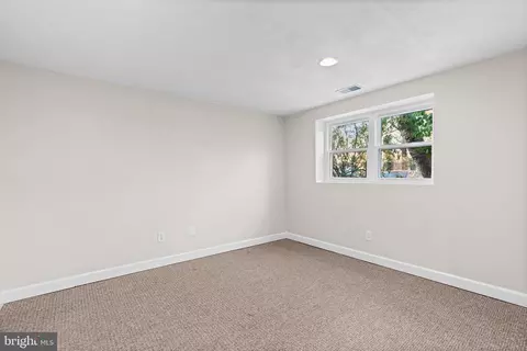 26 Kinsman View Cir, Silver Spring, MD 20901 photo 38