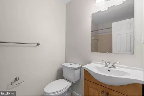 26 Kinsman View Cir, Silver Spring, MD 20901 photo 31