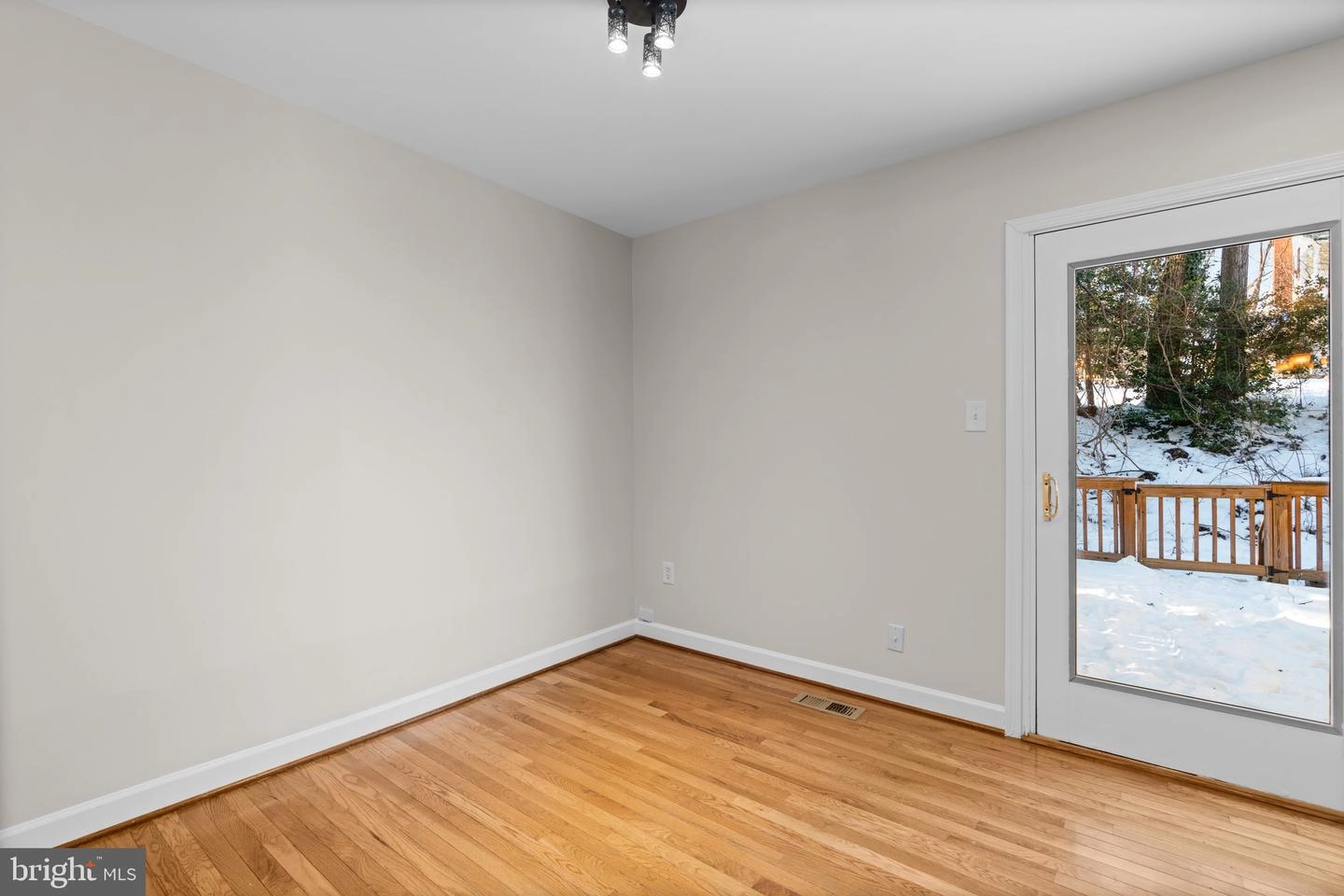 26 Kinsman View Cir, Silver Spring, MD 20901 photo 13