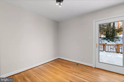 26 Kinsman View Cir, Silver Spring, MD 20901 photo 13