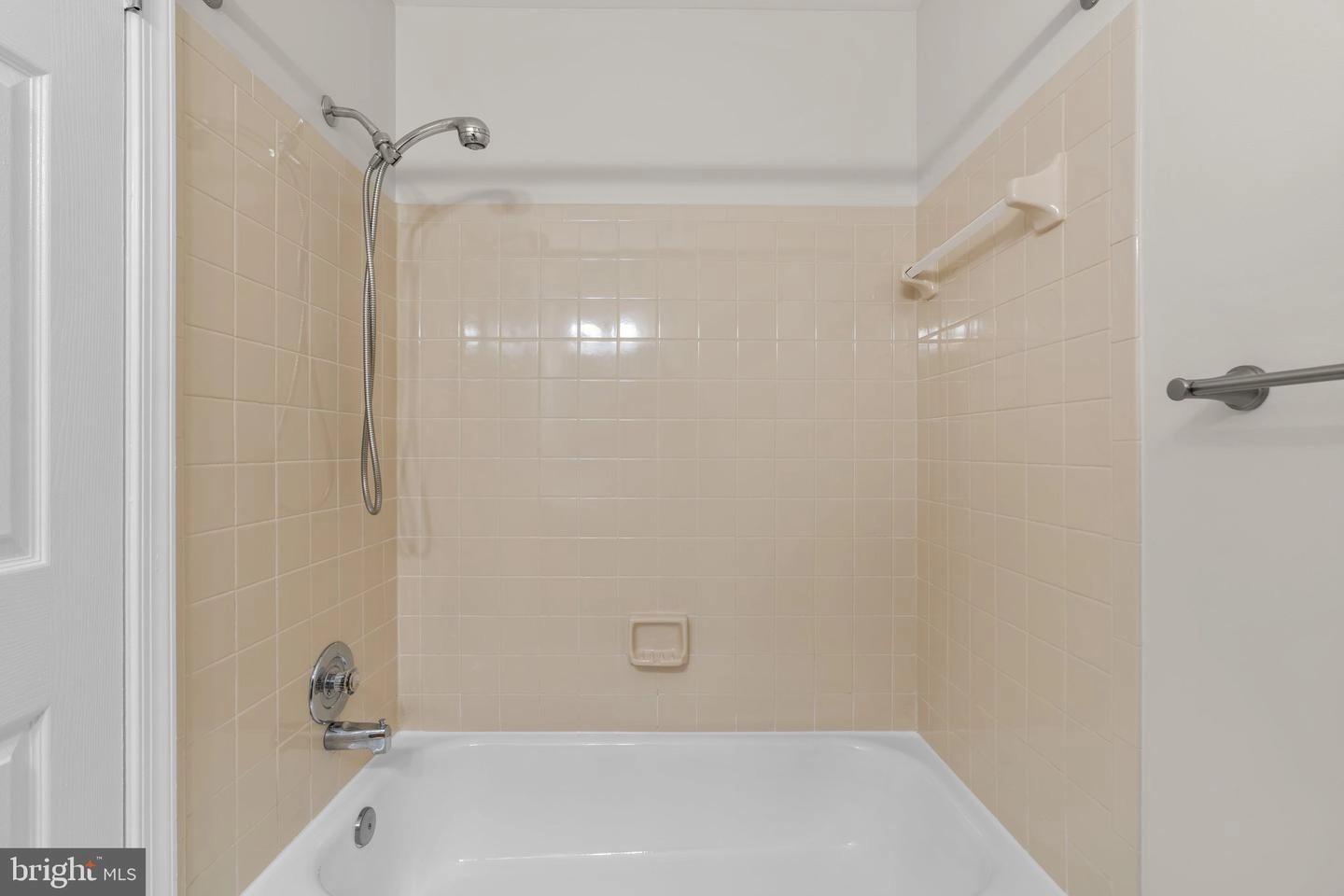 26 Kinsman View Cir, Silver Spring, MD 20901 photo 32