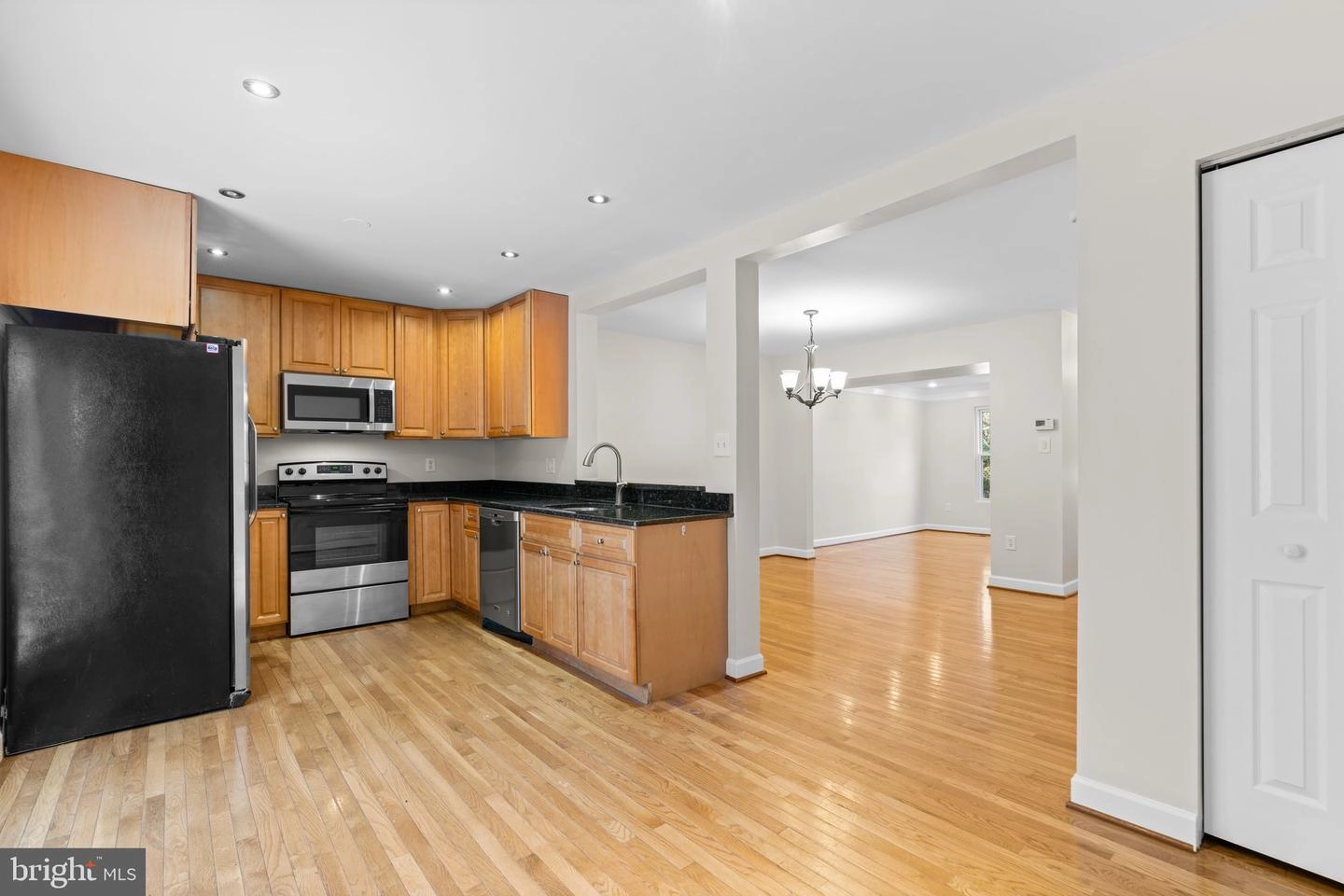 26 Kinsman View Cir, Silver Spring, MD 20901 photo 14