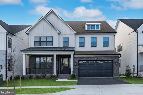6818 Penngrove Ln, Bethesda, MD 20817