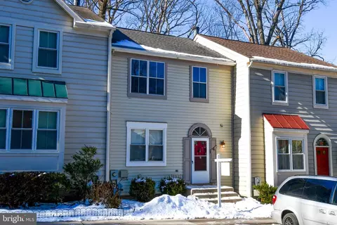 4 Waterside Ct, Germantown, MD 20874