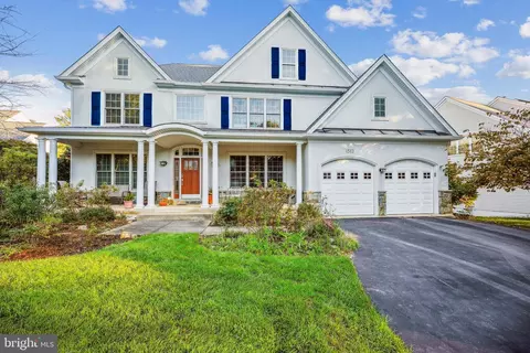 1513 Defoe St, Rockville, MD 20850