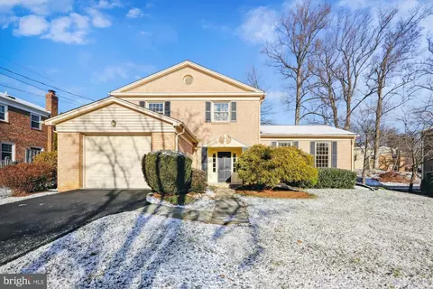 1494 Dunster Ln, Potomac, MD 20854
