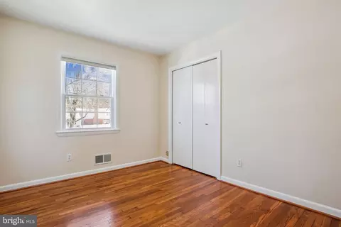 Bedroom - 916 W Nolcrest Dr, Silver Spring, MD 20903 photo 3 of 4