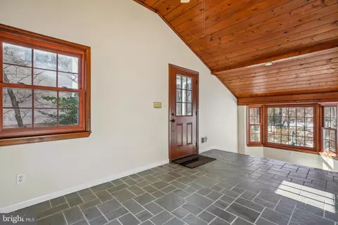 Entry Way - 916 W Nolcrest Dr, Silver Spring, MD 20903 photo 3 of 5
