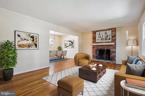 Living - 916 W Nolcrest Dr, Silver Spring, MD 20903 photo 2 of 8