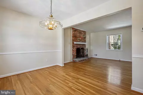 Living - 916 W Nolcrest Dr, Silver Spring, MD 20903 photo 5 of 8