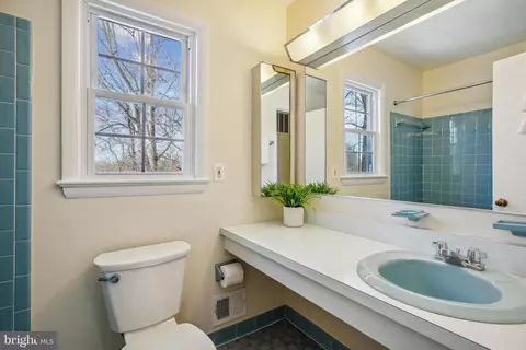 Bath - 916 W Nolcrest Dr, Silver Spring, MD 20903 photo 2 of 3