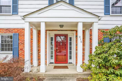 Exterior - 916 W Nolcrest Dr, Silver Spring, MD 20903 photo 3 of 9