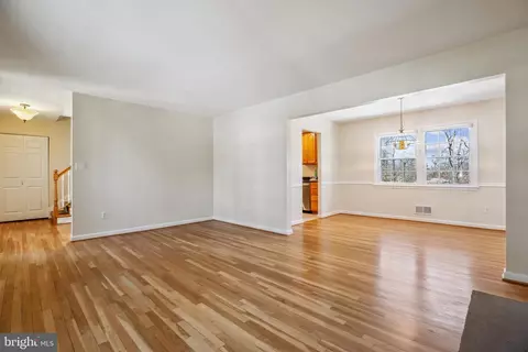 Living - 916 W Nolcrest Dr, Silver Spring, MD 20903 photo 4 of 8