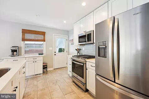 Kitchen - 11310 Mapleview Dr, Silver Spring, MD 20902 photo 4 of 6
