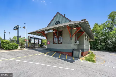 Exterior - 11310 Mapleview Dr, Silver Spring, MD 20902 photo 4 of 5
