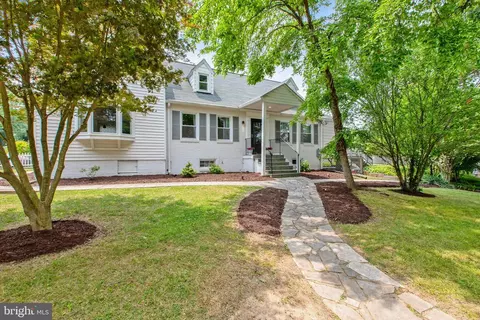 613 Pershing Dr, Silver Spring, MD 20910