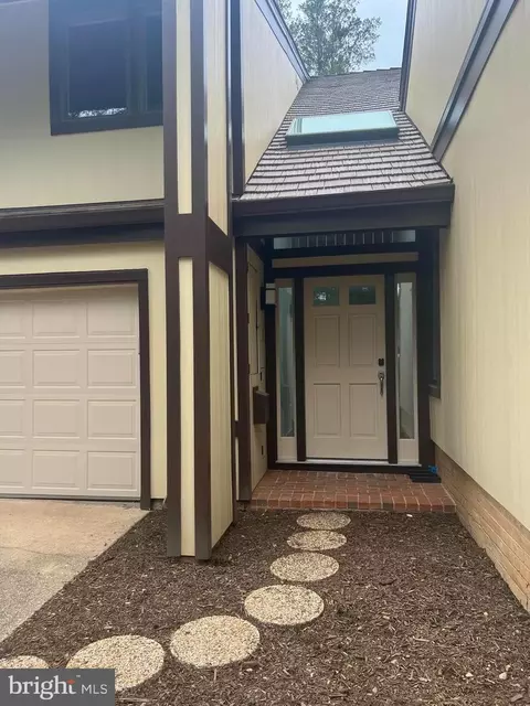 6305 Friendship Ct, Bethesda, MD 20817