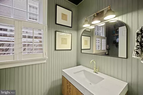 Bath - 1507 Sandy Glenn Pl, Sandy Spring, MD 20860 photo 2 of 7