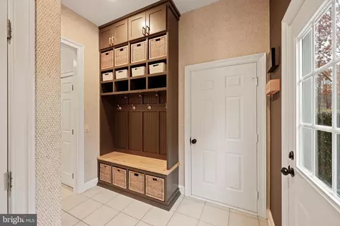 Entry Way - 1507 Sandy Glenn Pl, Sandy Spring, MD 20860 photo 4 of 8
