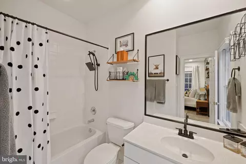 Bath - 1507 Sandy Glenn Pl, Sandy Spring, MD 20860 photo 6 of 7