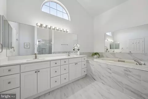 Bath - 1507 Wheaton Ln, Silver Spring, MD 20902 photo 3 of 4