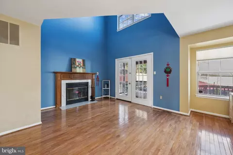 Living - 1507 Wheaton Ln, Silver Spring, MD 20902 photo 1 of 2