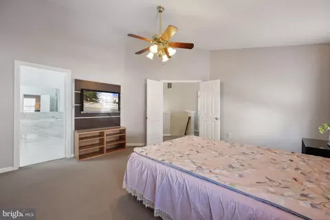 Bedroom - 1507 Wheaton Ln, Silver Spring, MD 20902 photo 4 of 6