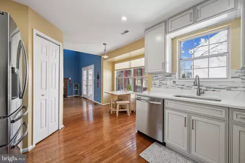 Entry Way - 1507 Wheaton Ln, Silver Spring, MD 20902 photo 2 of 3