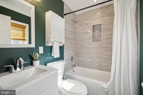 Bath - 1802 Cody Dr, Silver Spring, MD 20902 photo 2 of 3