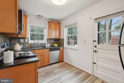 Kitchen - 10147 Dallas Ave, Silver Spring, MD 20901 photo 2 of 3