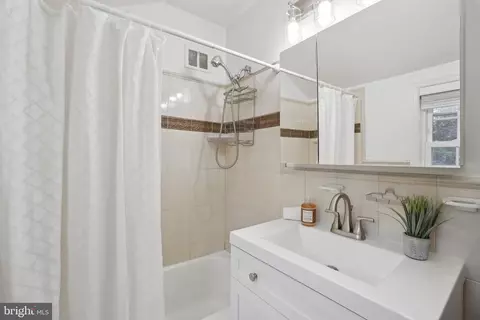 Bath - 10147 Dallas Ave, Silver Spring, MD 20901 photo 2 of 3