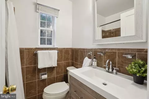 Bath - 10147 Dallas Ave, Silver Spring, MD 20901 photo 1 of 3