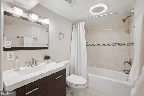 Bath - 10147 Dallas Ave, Silver Spring, MD 20901 photo 3 of 3